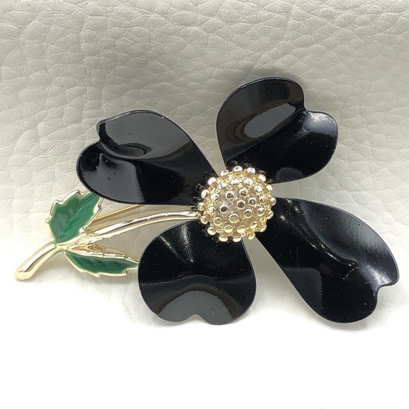 Sarah Coventry 1969 Dogwood Flower Brooch Black Enamel Flower Power Floral Pin - Picture 2 of 8